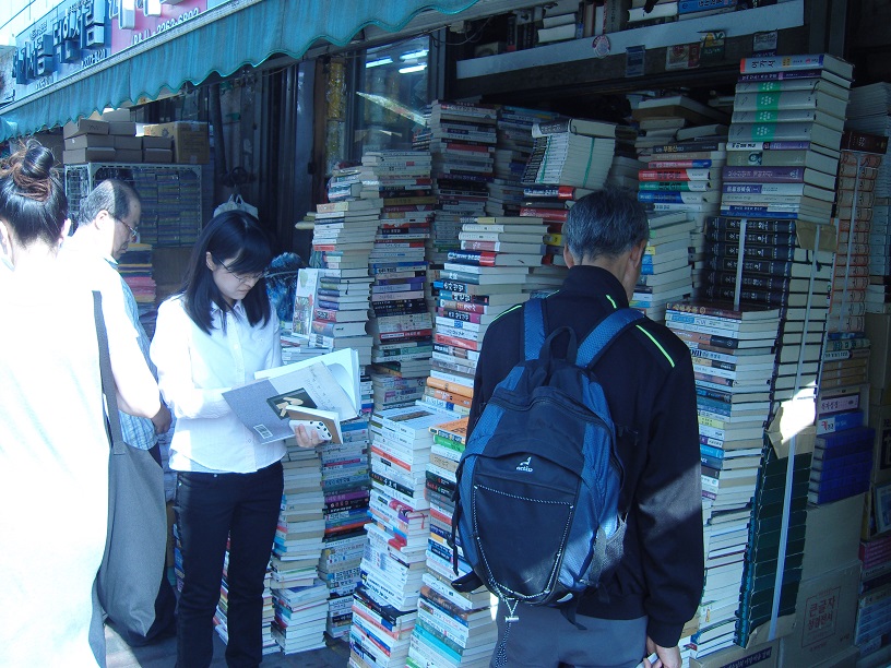 Une librairie "dans la rue" à Séoul